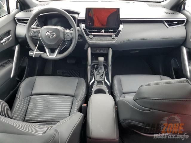 2024 تويوتا كورولا كروس XLE thumbnail 4