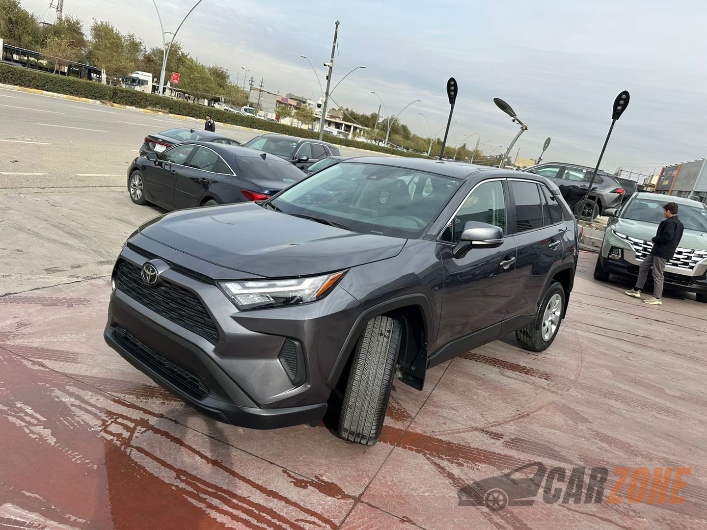 2024 تويوتا راف 4 thumbnail 3