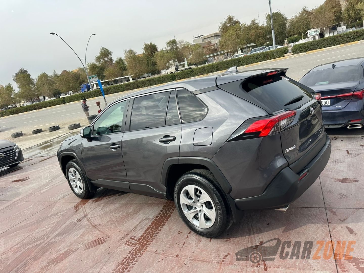 2024 تويوتا راف 4 thumbnail 4