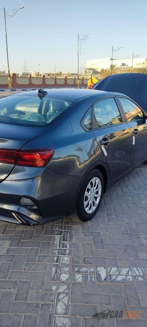 2023 Kia Forte thumbnail 3