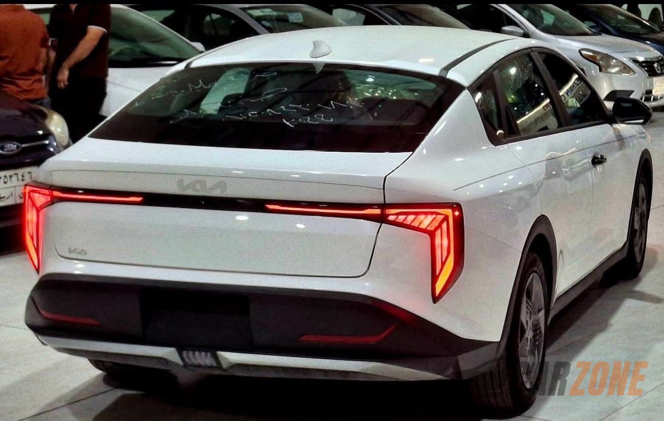 2025 كيا كي 4 SE thumbnail 3