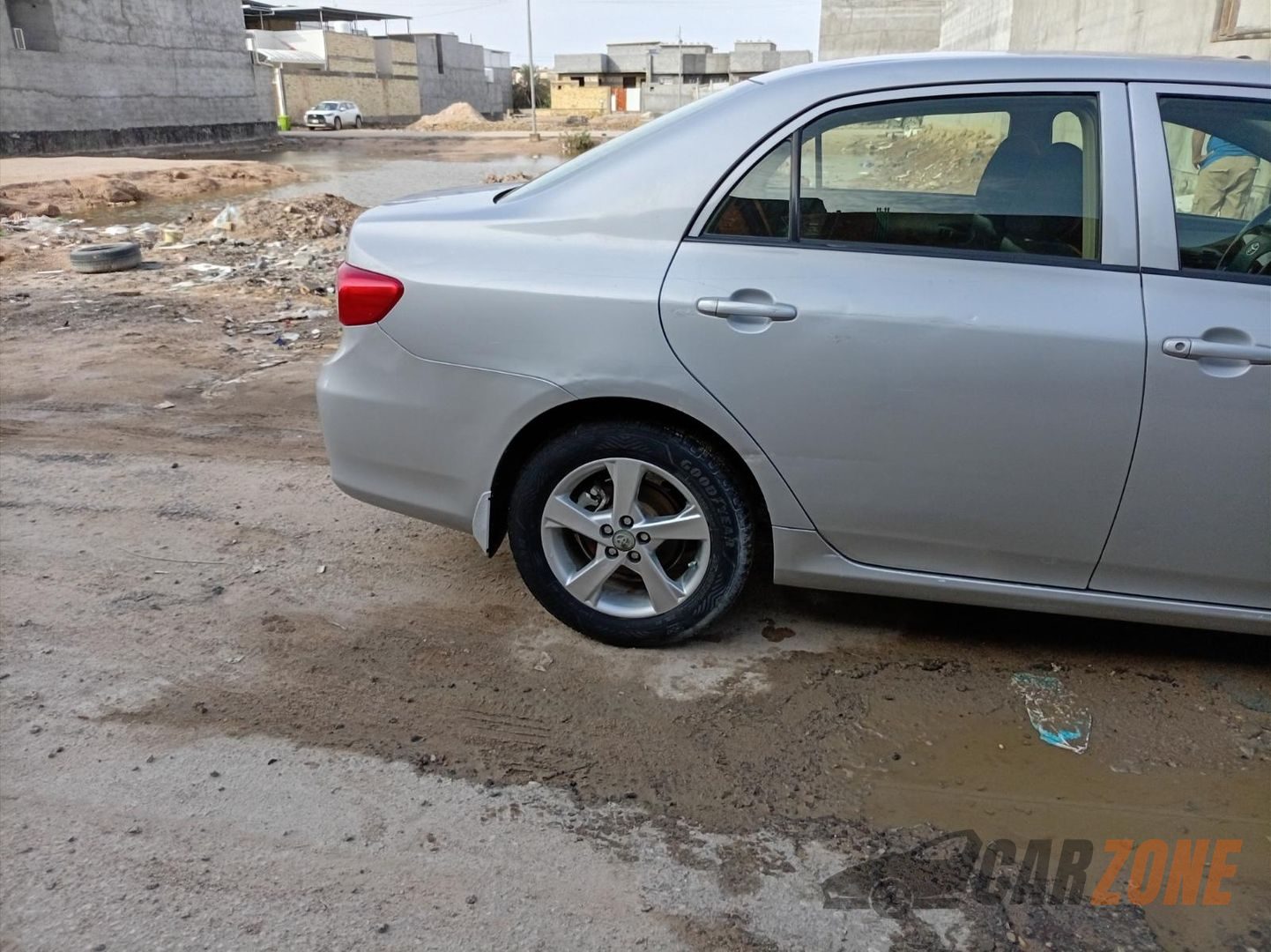 2013 Toyota Corolla XLE thumbnail 5