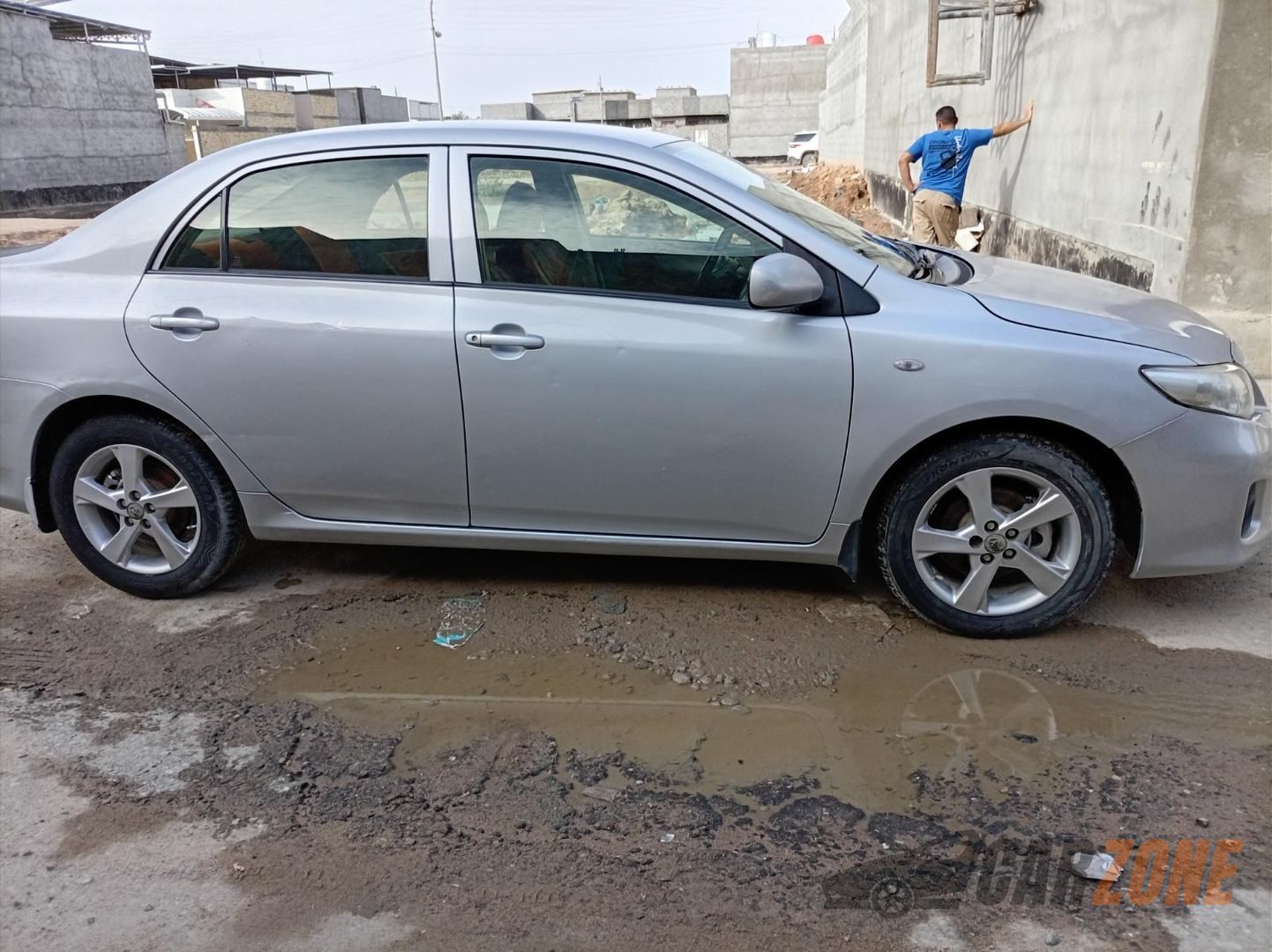 2013 Toyota Corolla XLE thumbnail 3