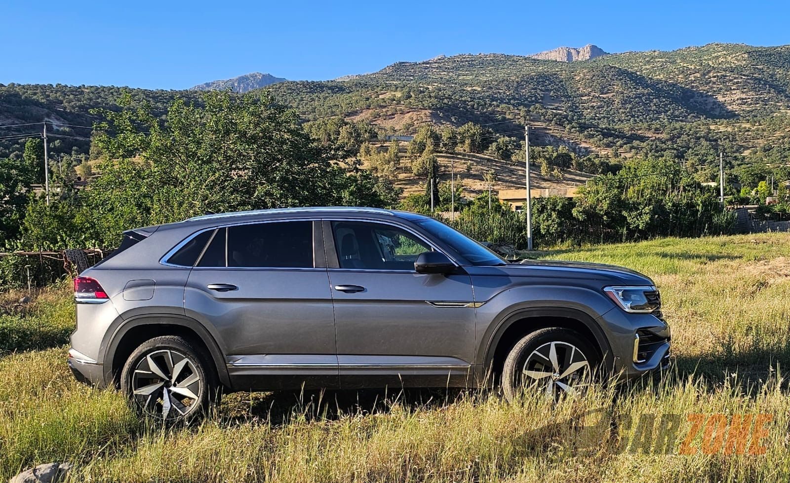 2024 Volkswagen Atlas Cross Sport thumbnail 2