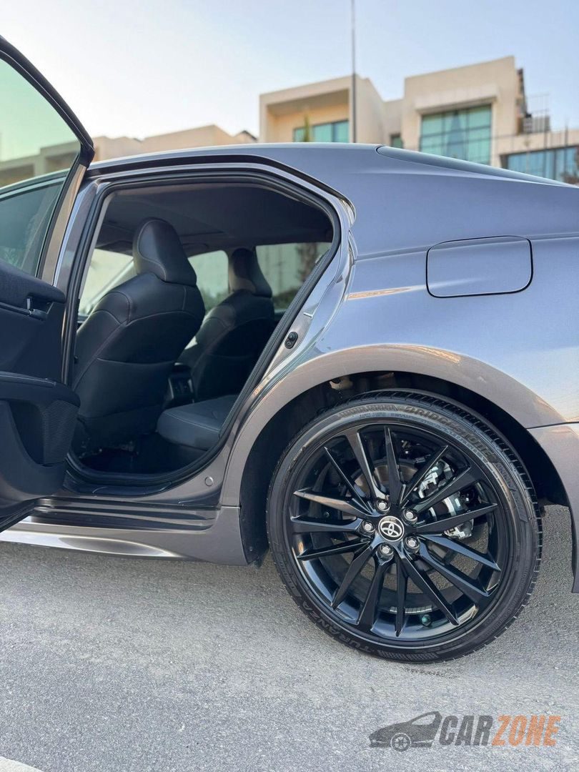 2024 Toyota Camry XSE thumbnail 5