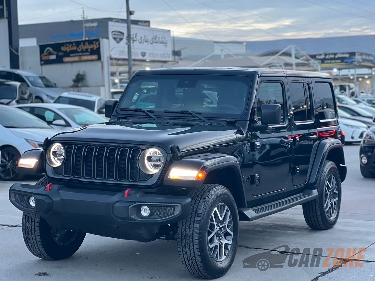 2025 جیپ ڕانگلەر Sahara thumbnail 2