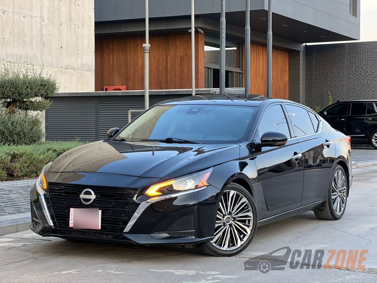 2023 Nissan Altima SL thumbnail 3