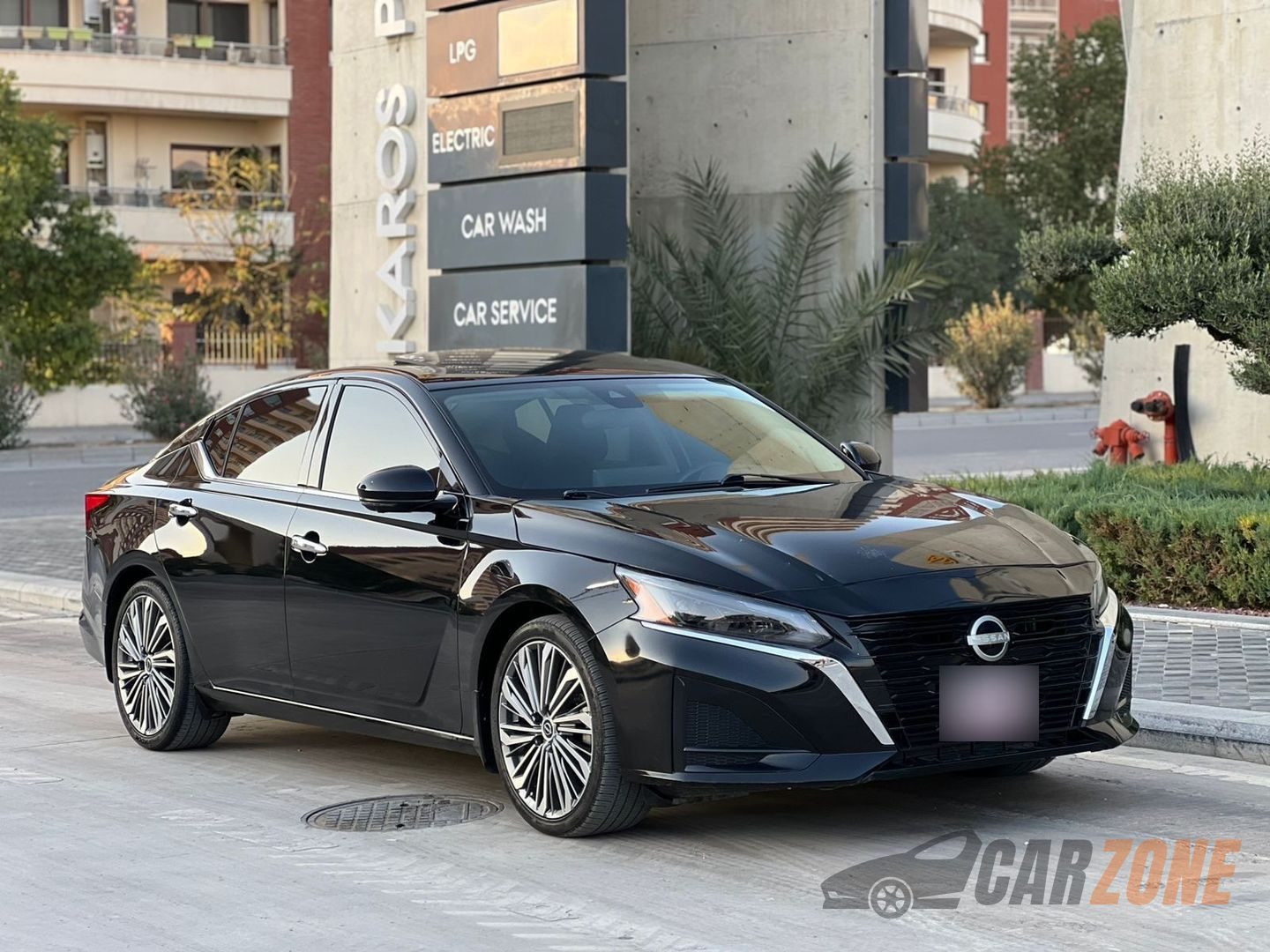 2023 Nissan Altima SL thumbnail 4