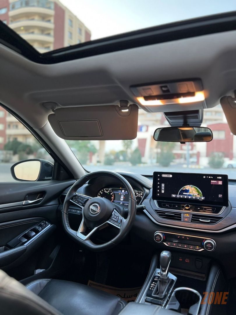 2023 Nissan Altima SL thumbnail 7