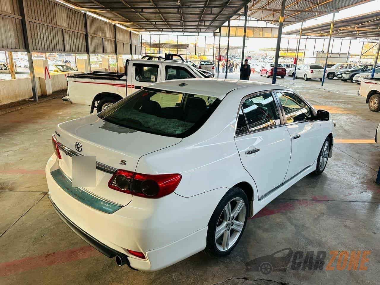 2013 Toyota Camry S thumbnail 4