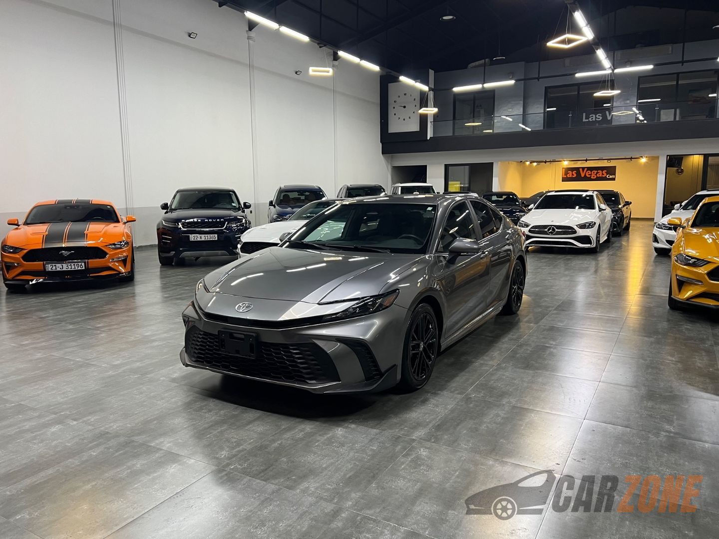 2025 تويوتا كامري إس إي thumbnail 3