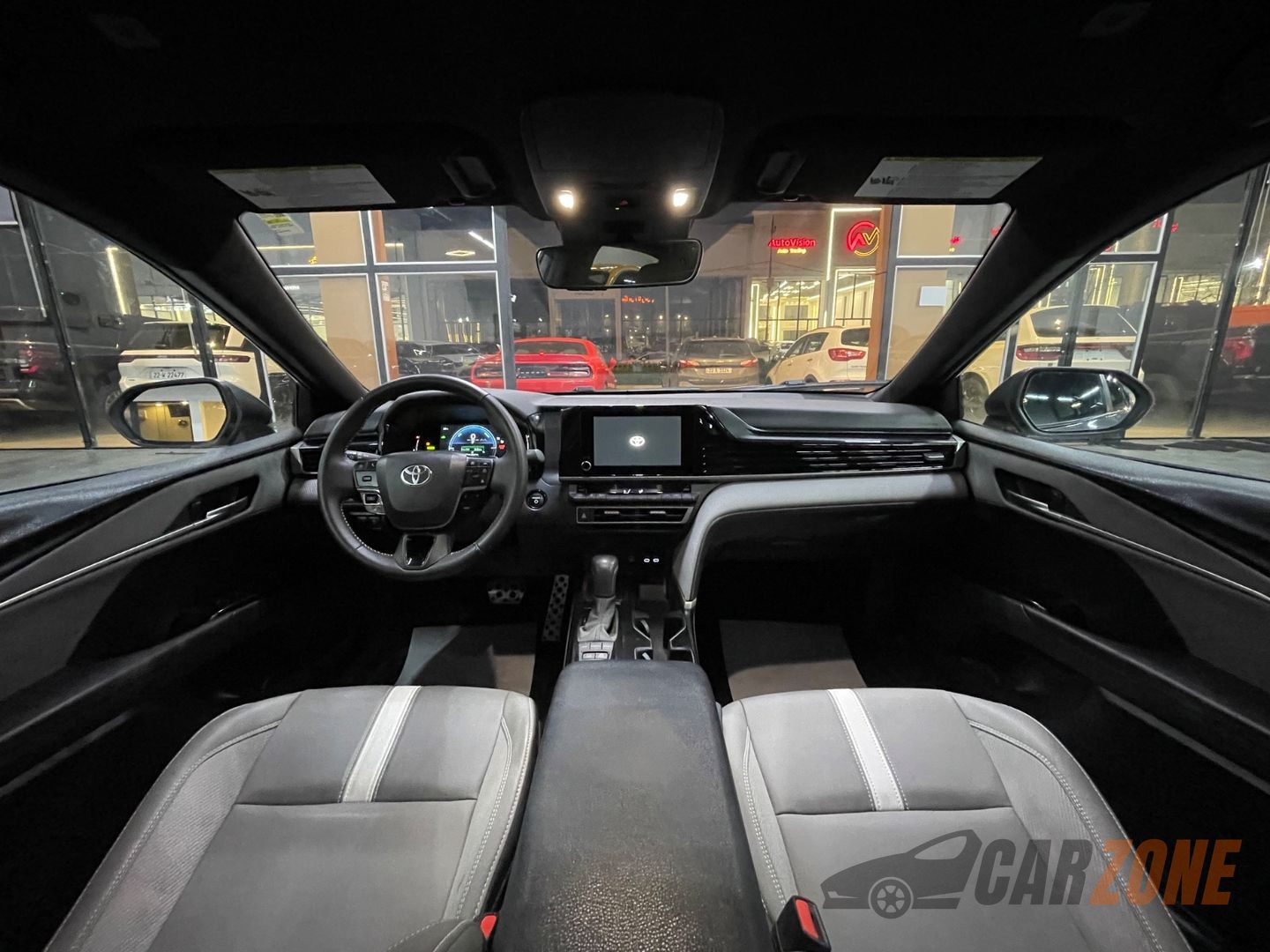 2025 تويوتا كامري إس إي thumbnail 4