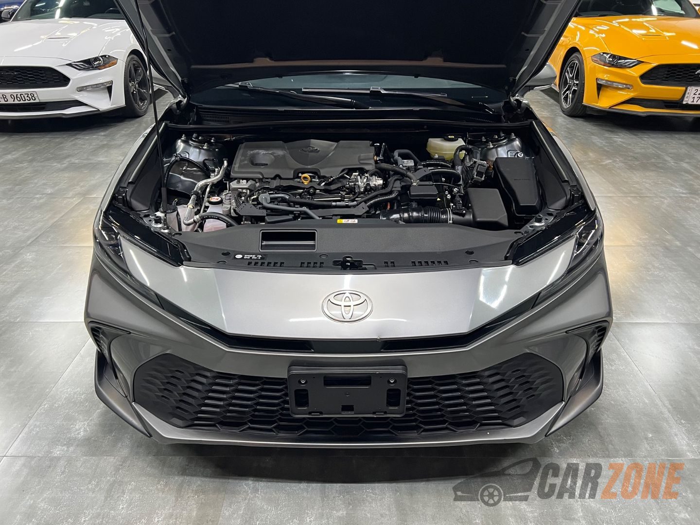 2025 تويوتا كامري إس إي thumbnail 5