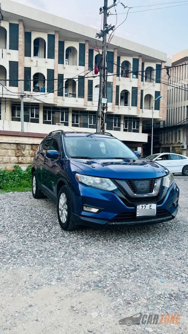 2017 Nissan Rogue SV thumbnail 3