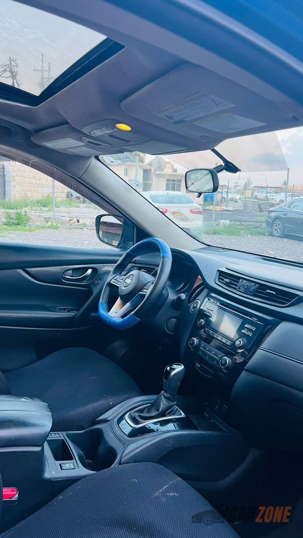 2017 Nissan Rogue SV thumbnail 7