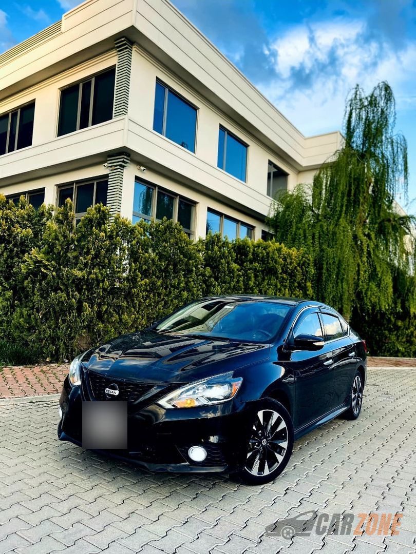 2019 Nissan Sentra SR thumbnail 3