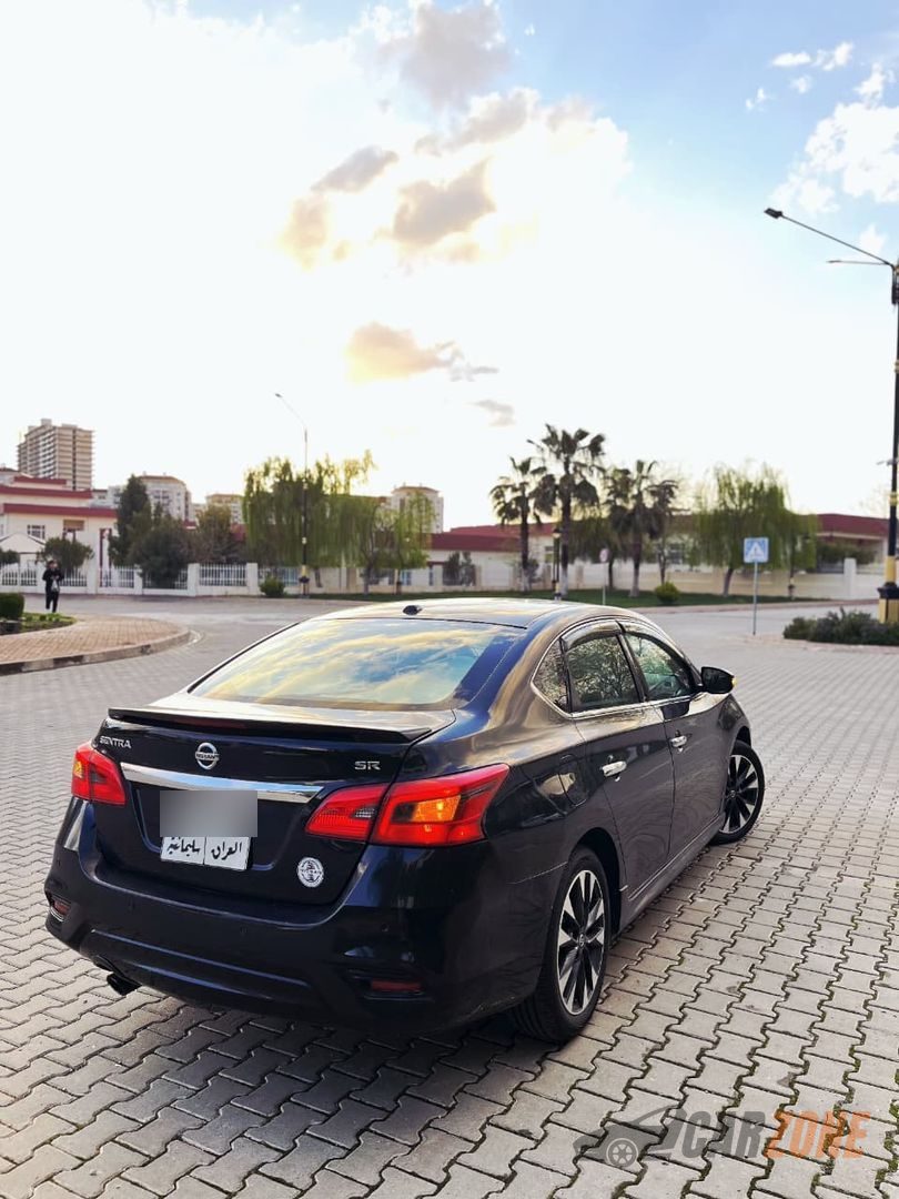 2019 Nissan Sentra SR thumbnail 5