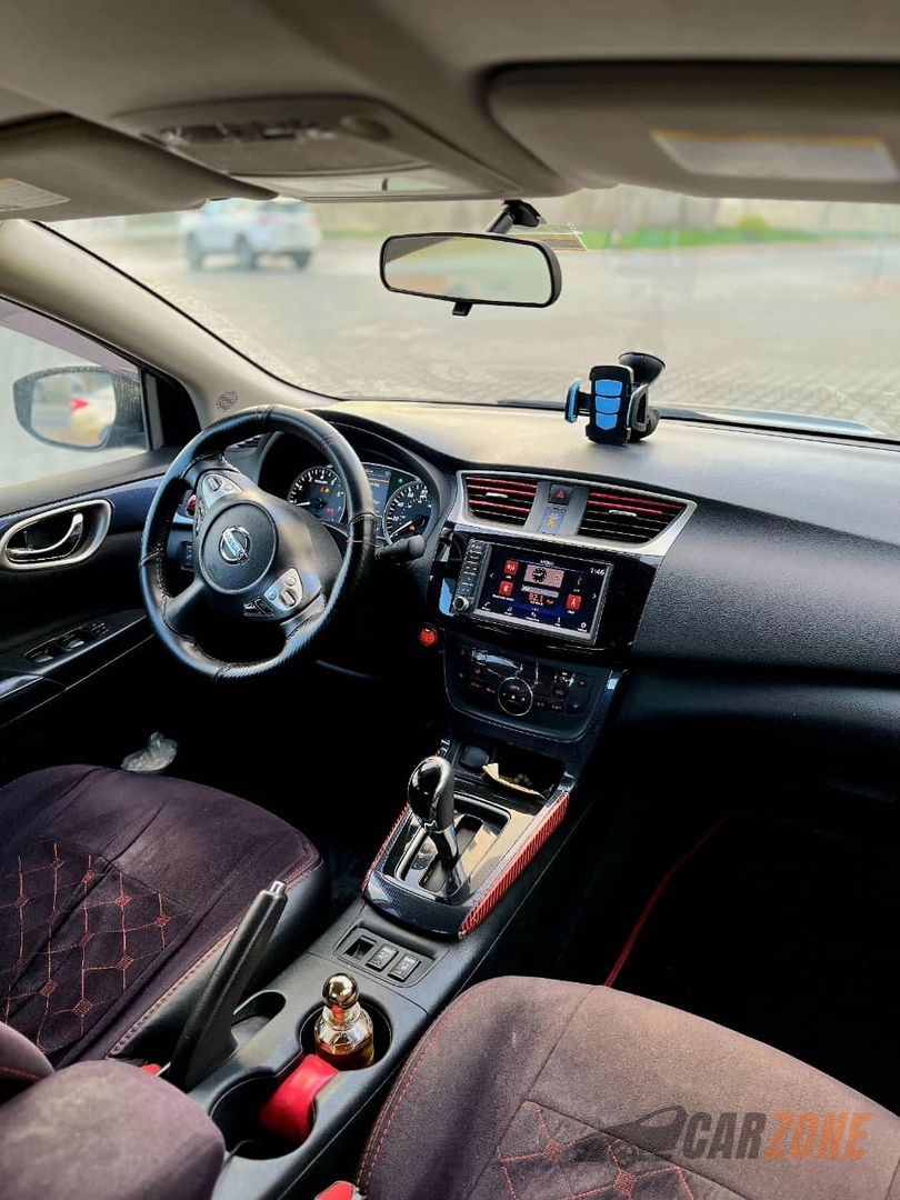 2019 Nissan Sentra SR thumbnail 7