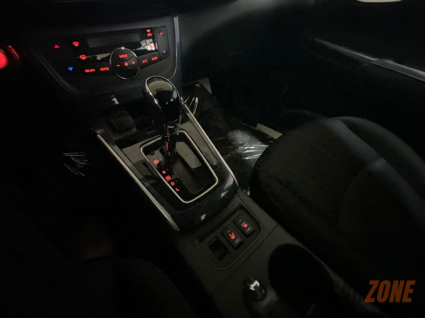 2019 Nissan Sentra SR thumbnail 8