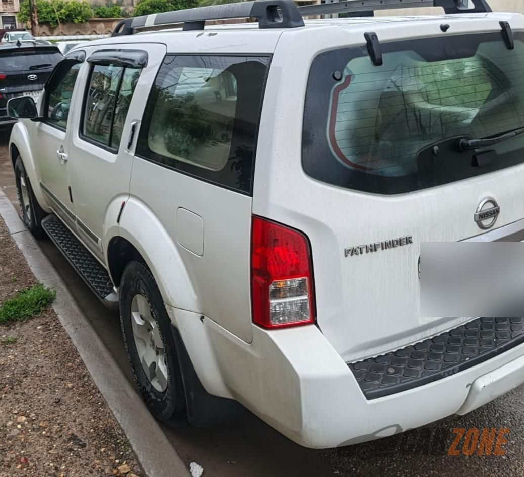 2010 نیسان پاتفایندەر SE thumbnail 2