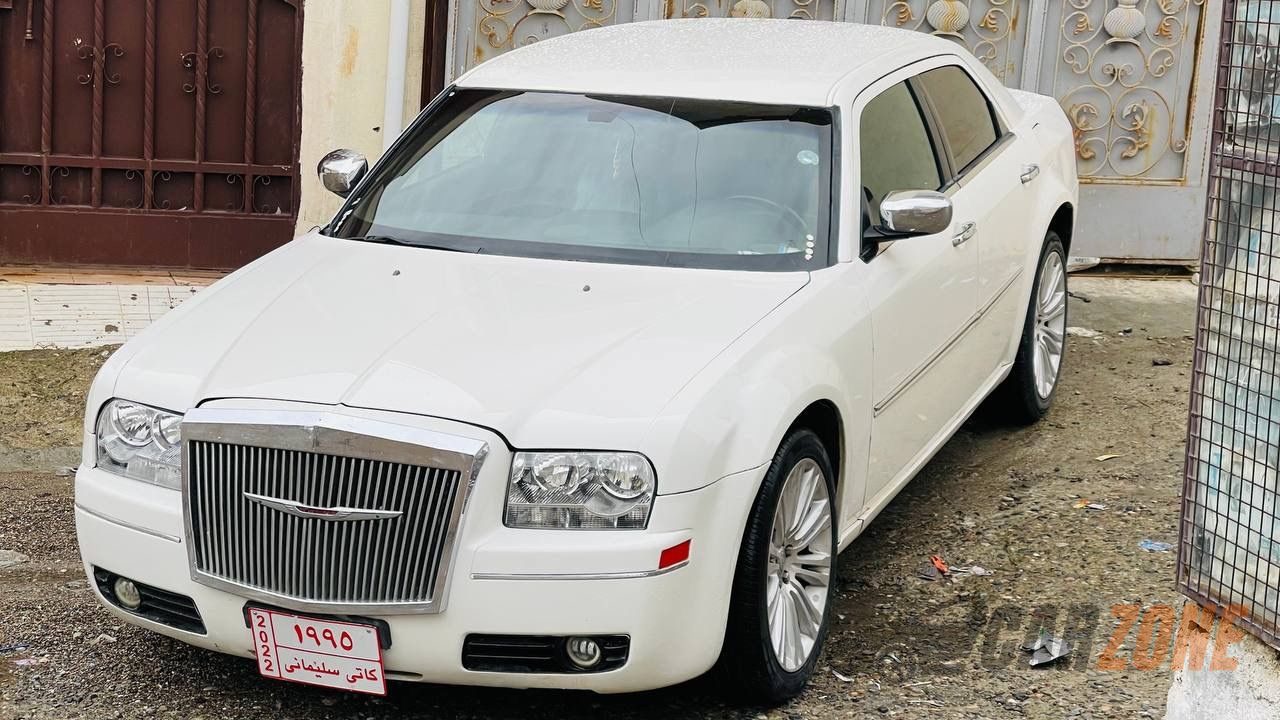 2010 Chrysler 300 thumbnail 2