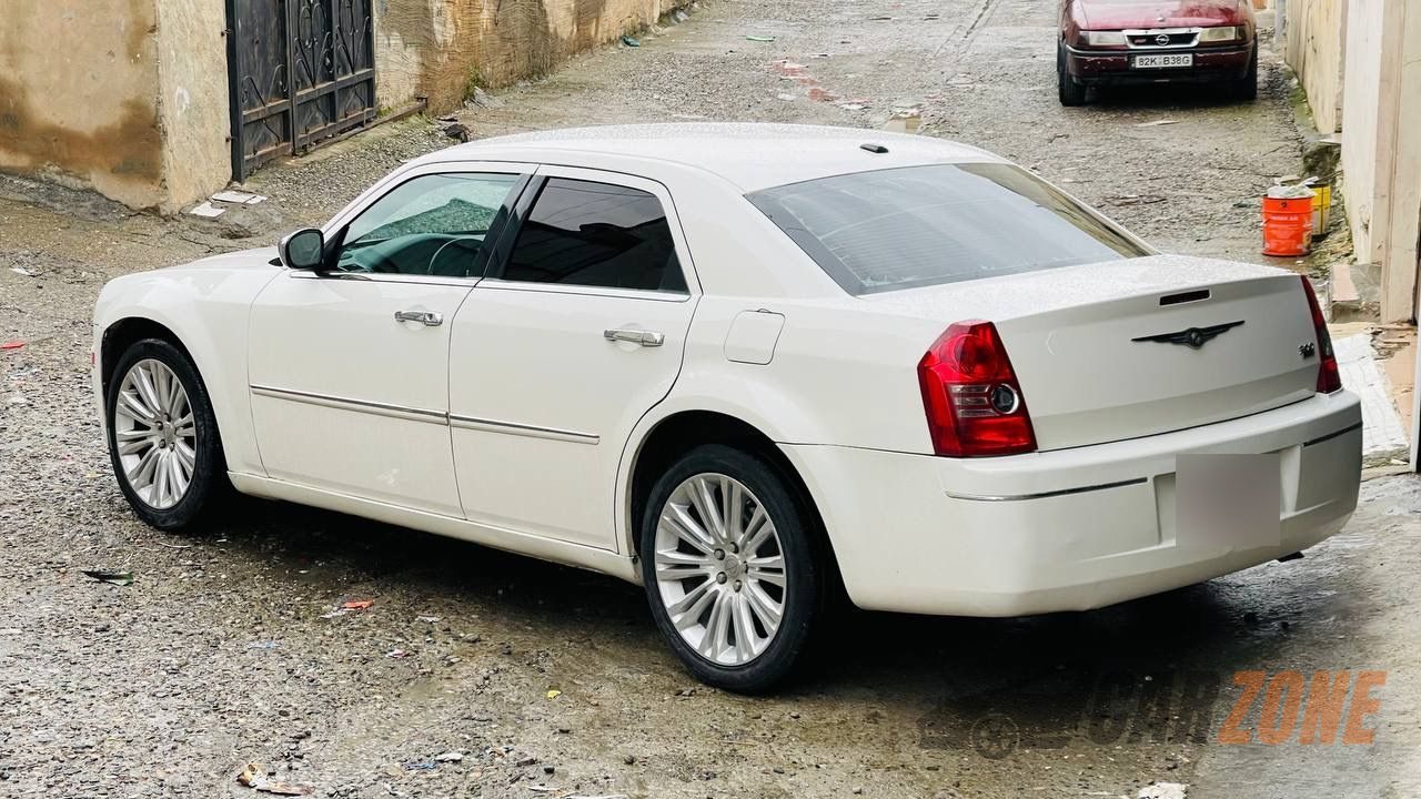 2010 Chrysler 300 thumbnail 5