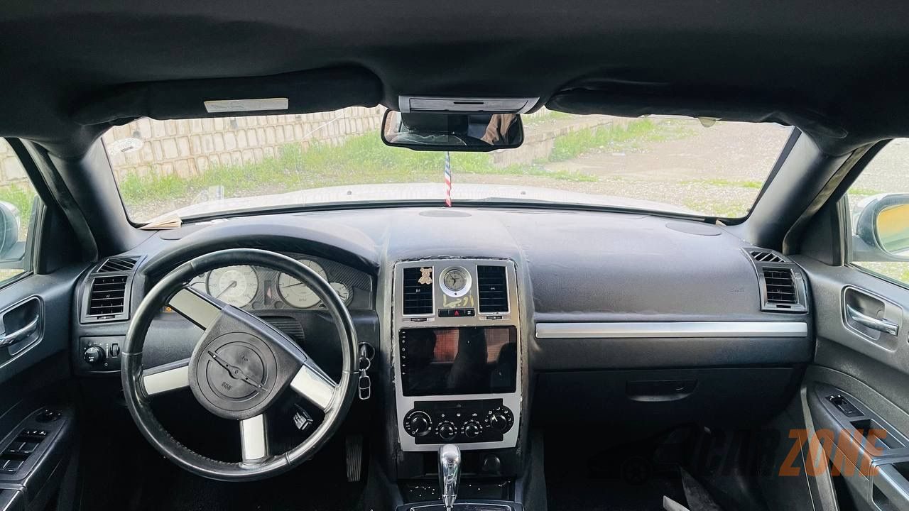 2010 Chrysler 300 thumbnail 7