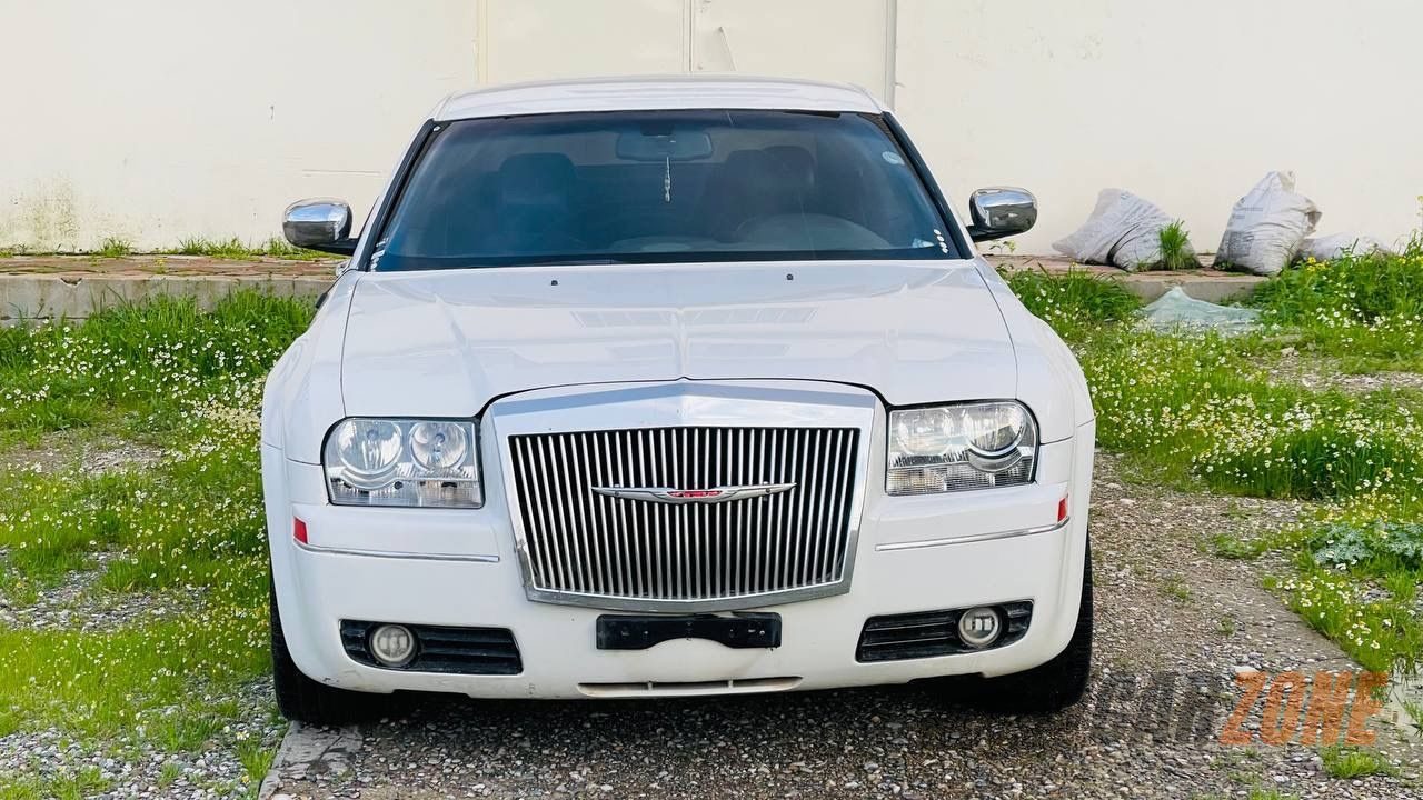 2010 Chrysler 300 thumbnail 8
