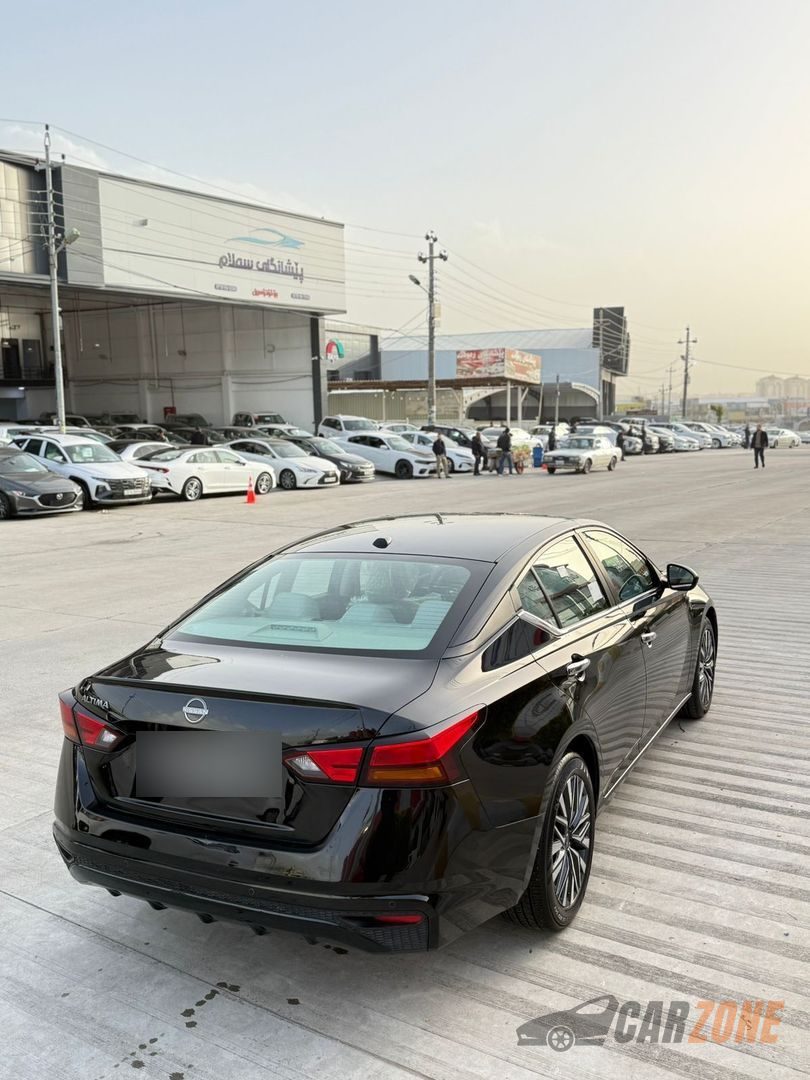 2025 Nissan Altima SV thumbnail 5