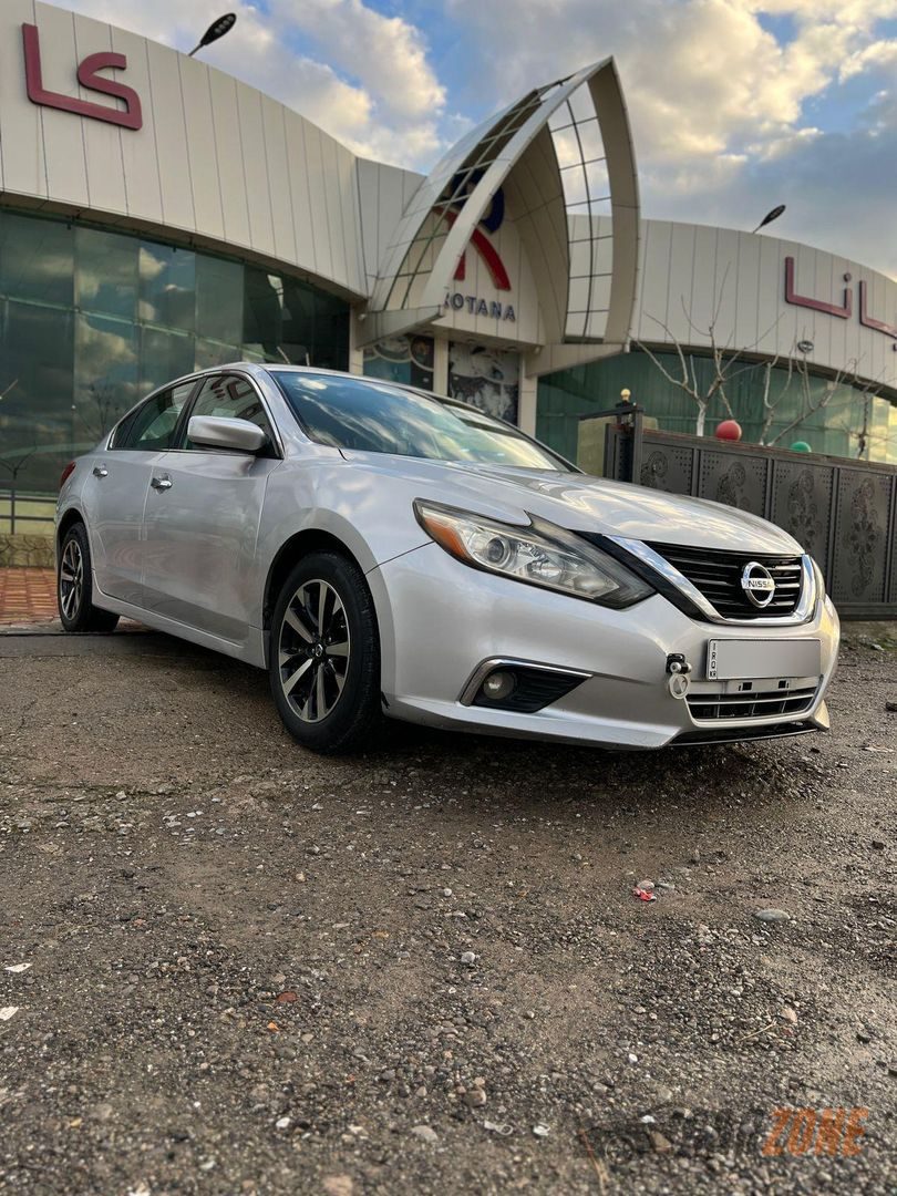 2016 Nissan Altima S thumbnail 3