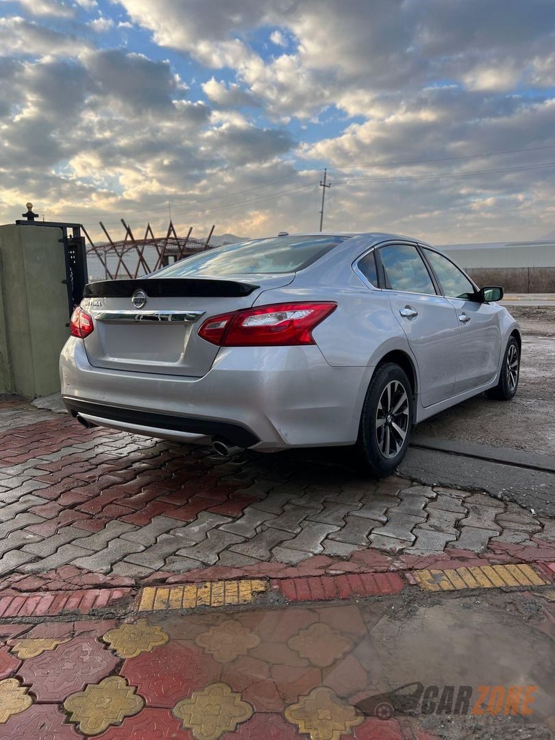 2016 Nissan Altima S thumbnail 4