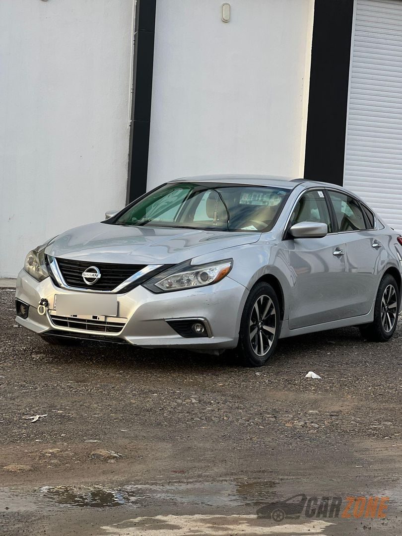 2016 Nissan Altima S thumbnail 2