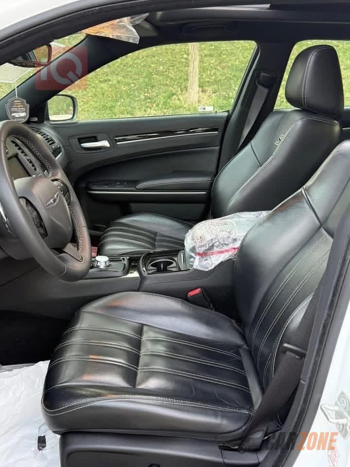 2023 کرایسلەر 300 S thumbnail 5