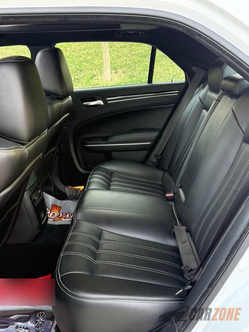 2023 کرایسلەر 300 S thumbnail 7