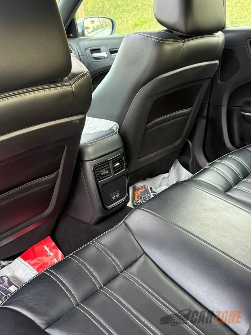 2023 کرایسلەر 300 S thumbnail 8