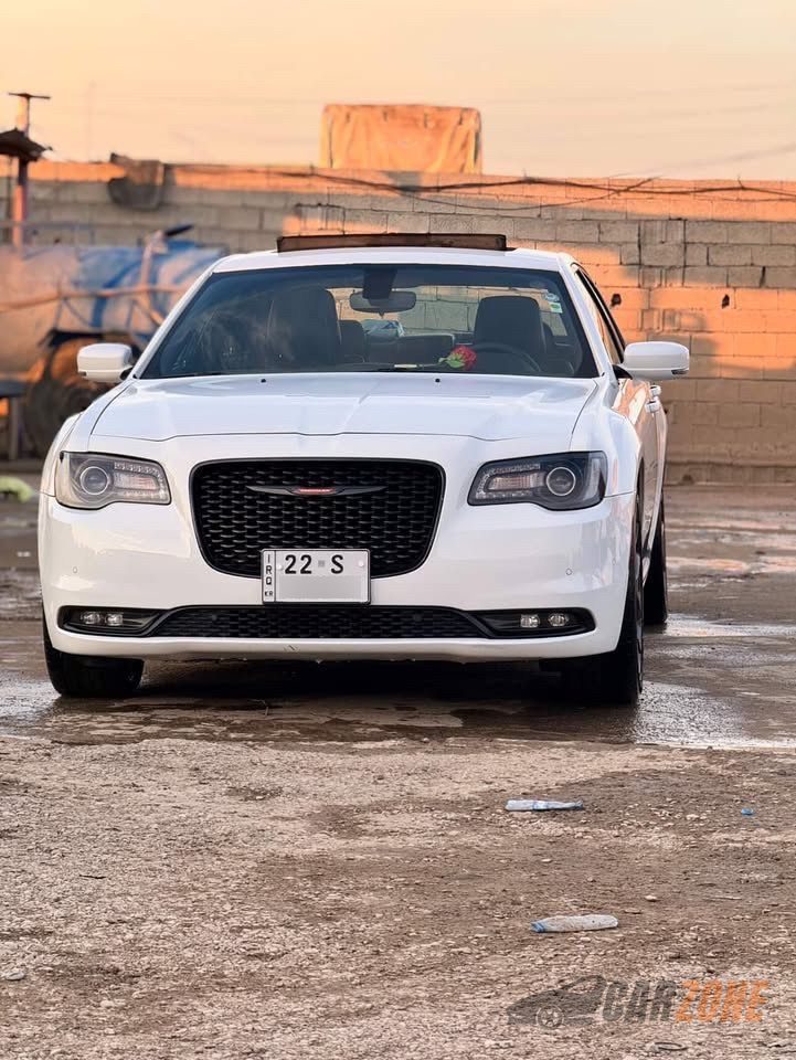 2023 کرایسلەر 300 S thumbnail 3