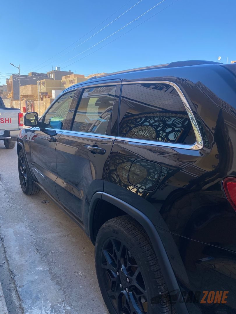 2021 جيب جراند شيروكي Laredo thumbnail 4