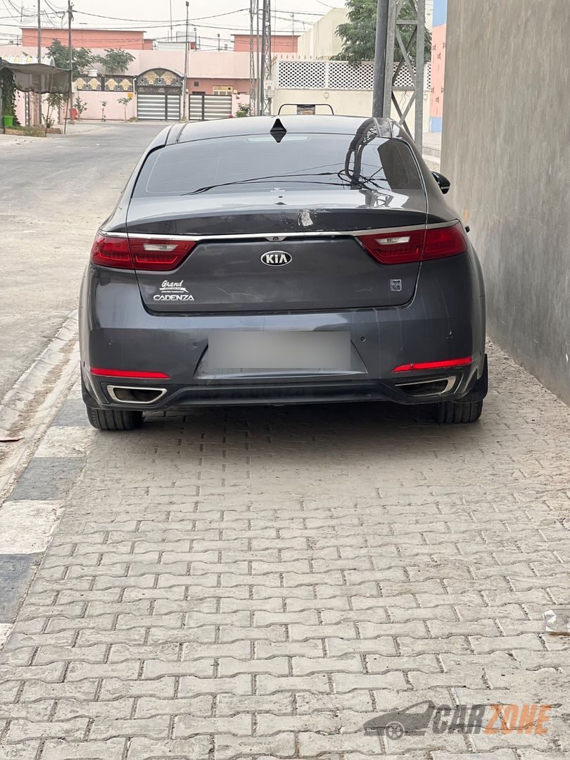 2017 كيا كادنزا Limited thumbnail 2