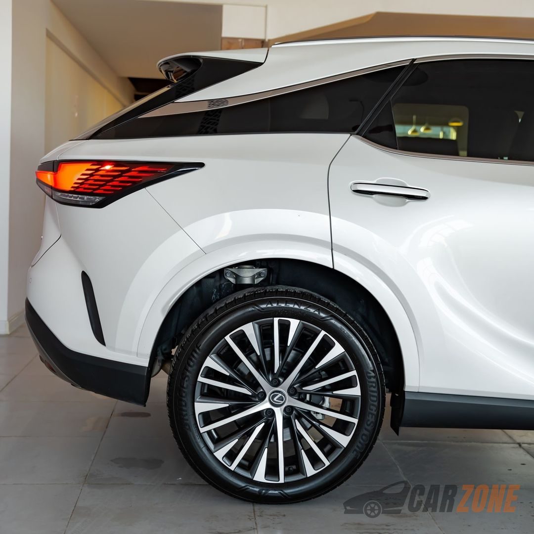 2023 لكزس آر إكس thumbnail 3