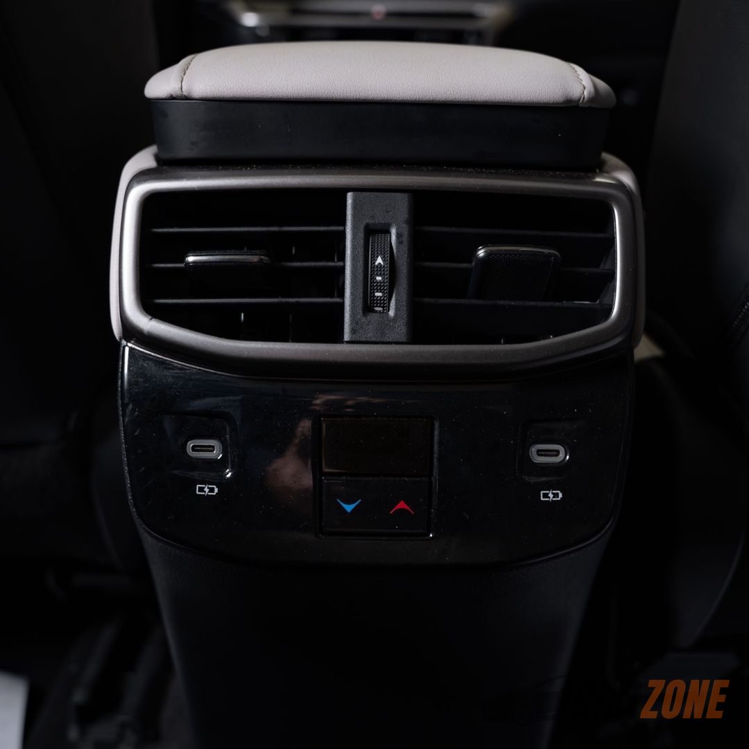 2023 لكزس آر إكس thumbnail 8