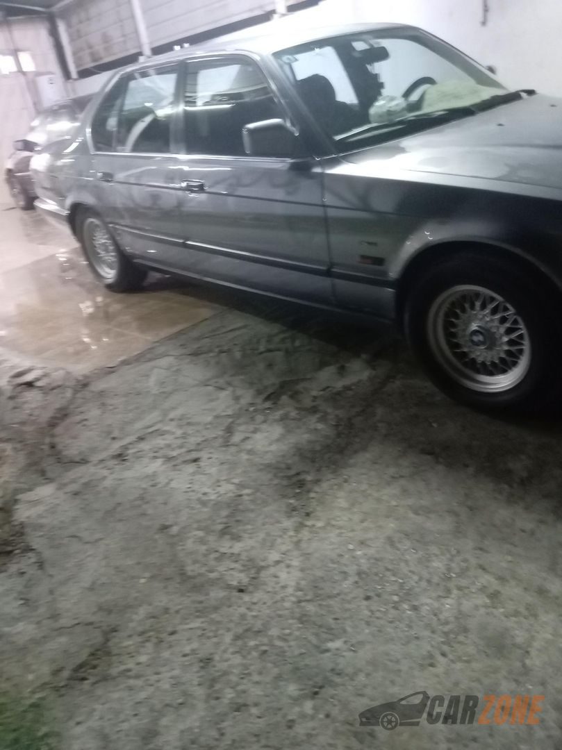 1991 BMW الفئة السابعة 730i — صورة 3