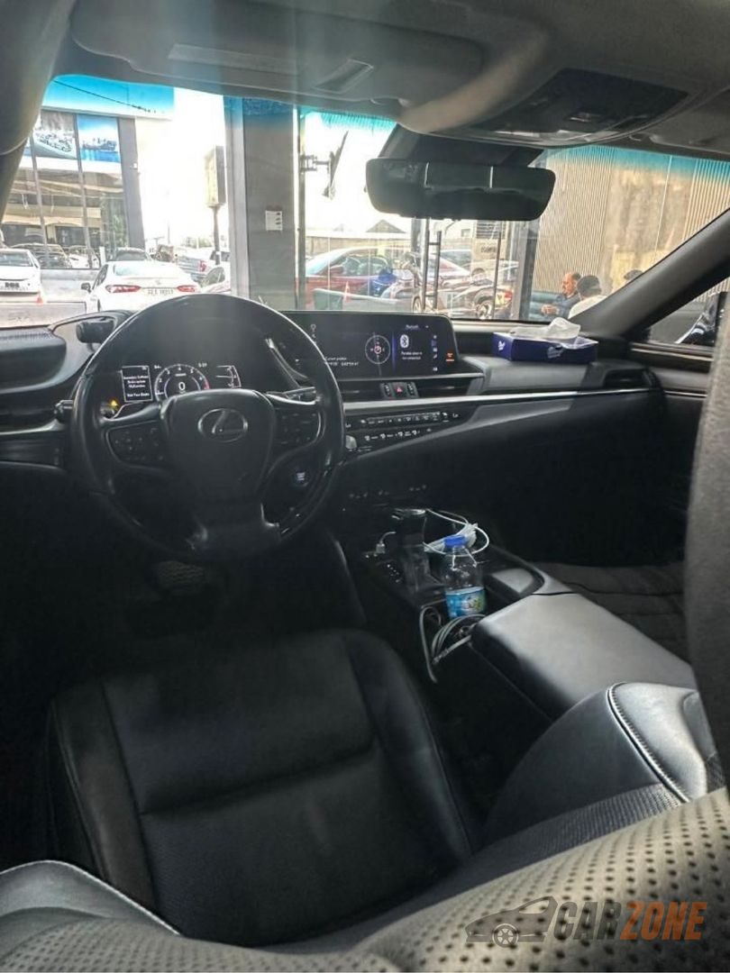 2021 لكزس ES ES 250 — صورة 3