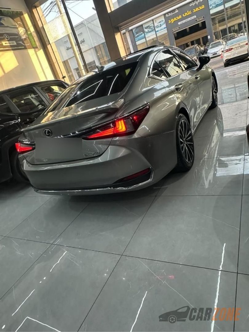2021 لكزس ES ES 250 — صورة 4