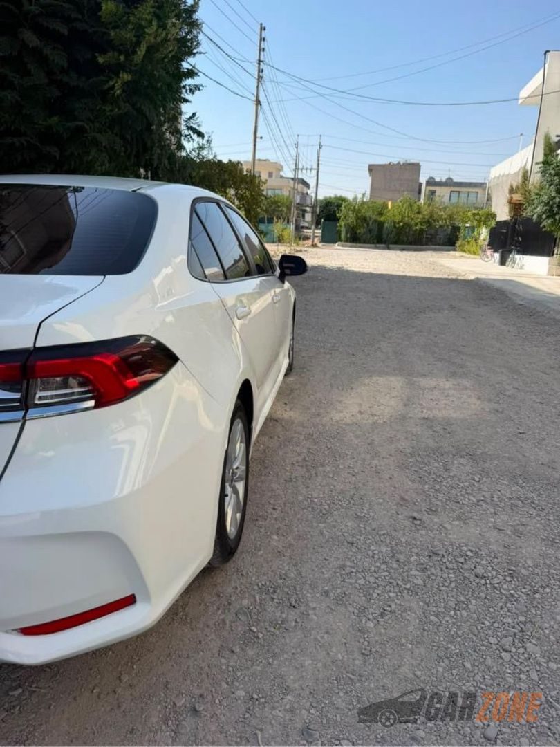 2025 تويوتا كورولا كروس XLE